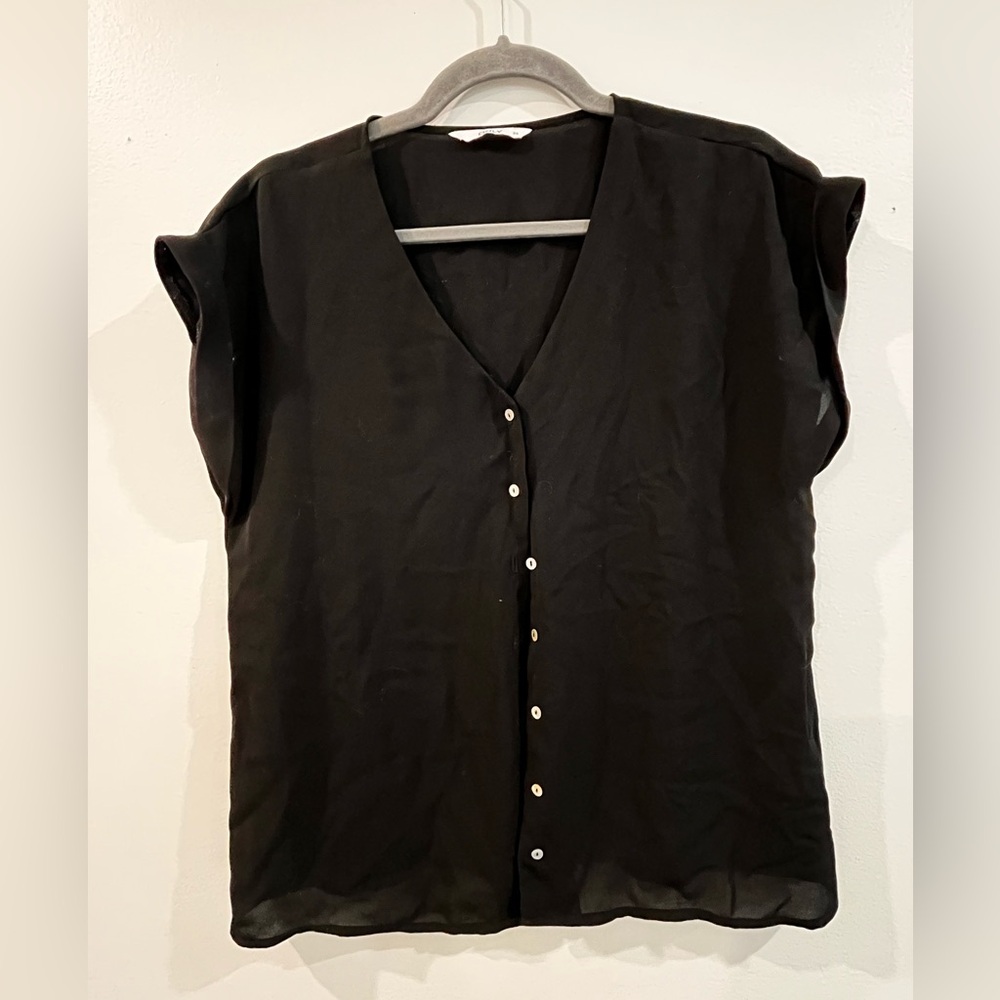 ⭐️5/$20⭐️ Only sheet black button up